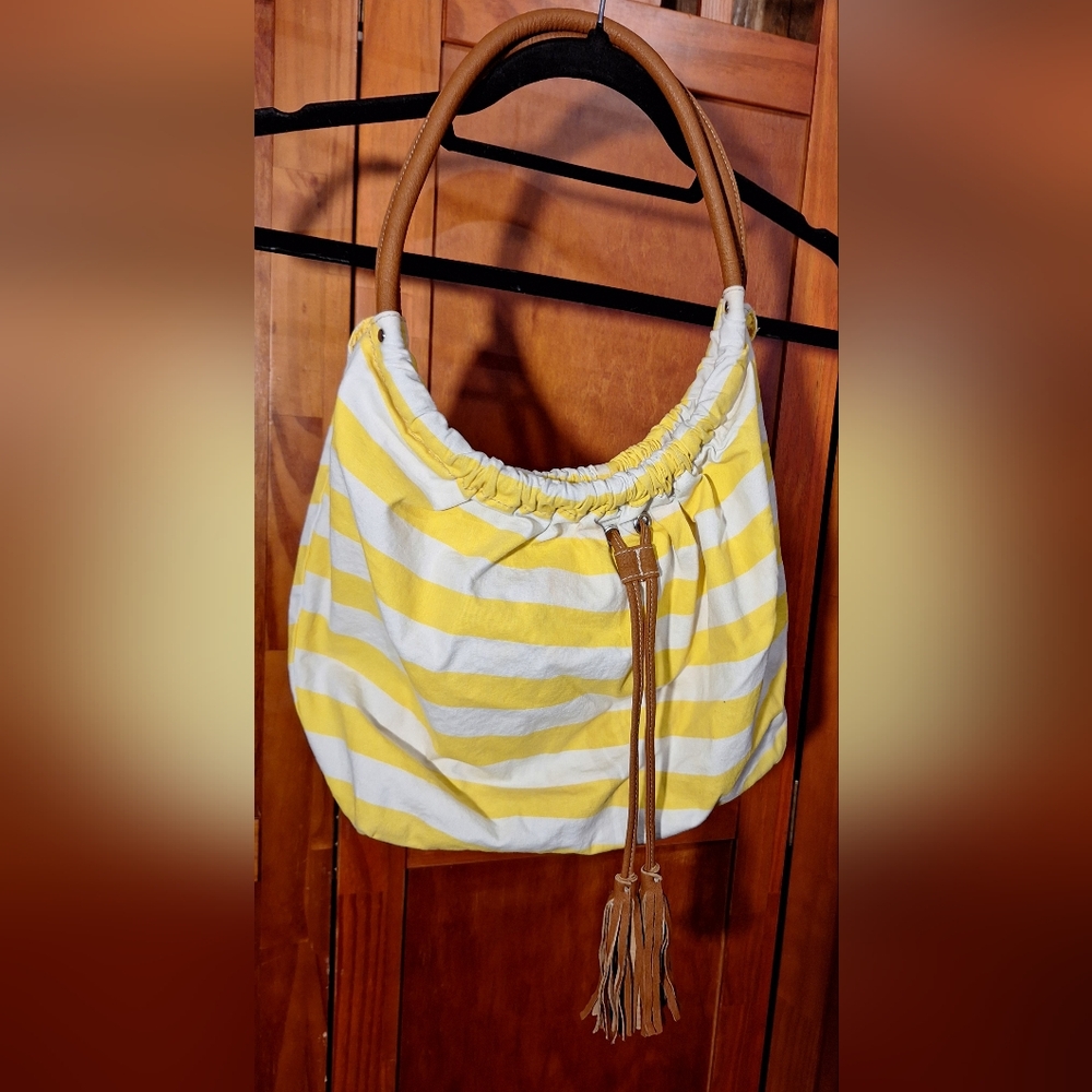 🌞No brand yellow and white purse with faux leather tassels.